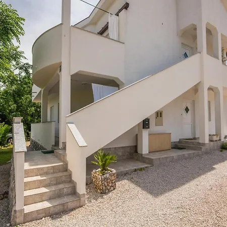 Apartment Kamenar 2 *