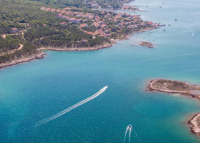 Apartman Kamenar 2 *