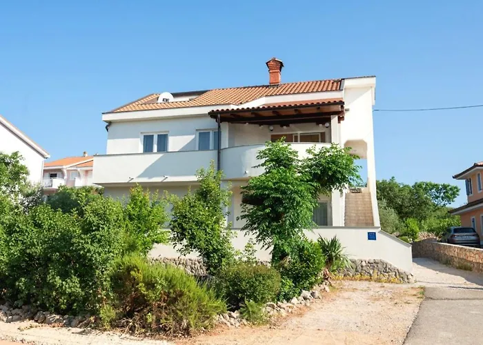 Apartman Kamenar 2 *