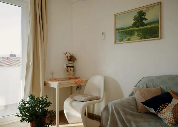 Apartman Kamenar 2 *